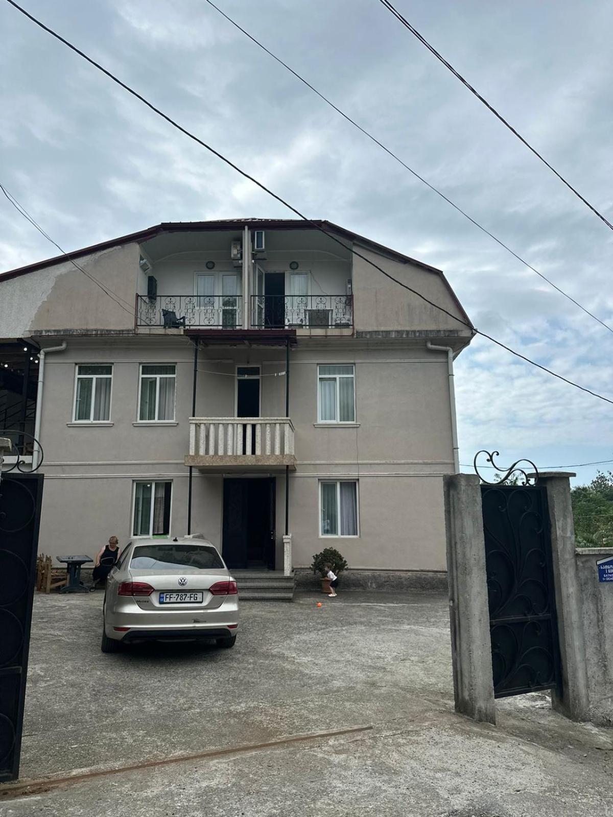 Гостевой дом Shamil House Махинджаури Экстерьер фото