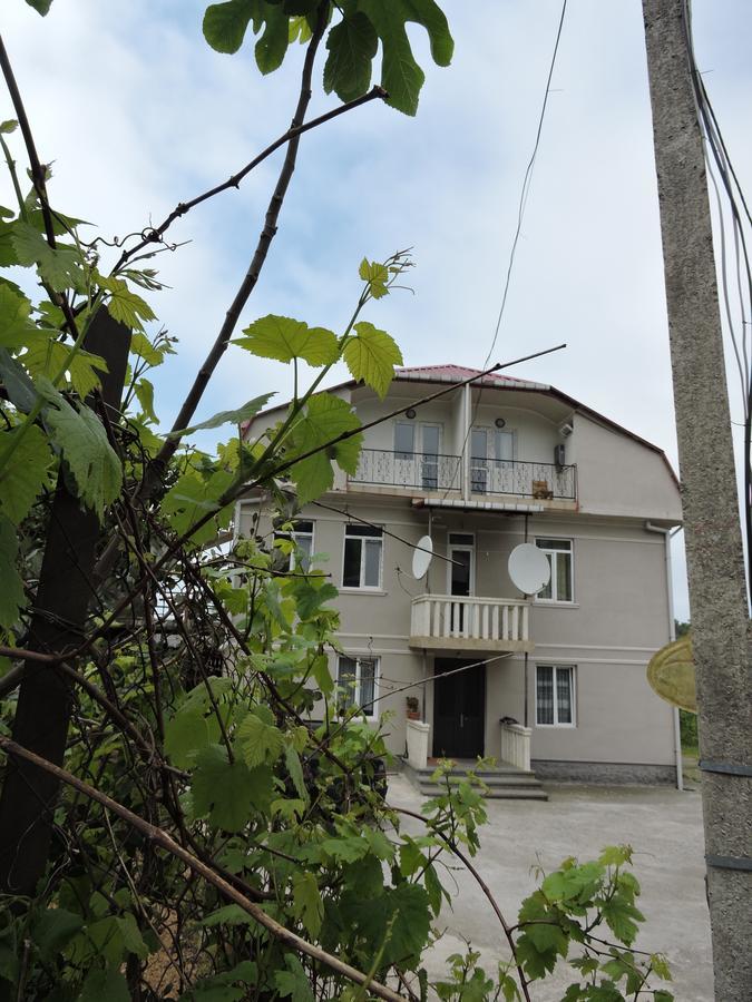 Гостевой дом Shamil House Махинджаури Экстерьер фото